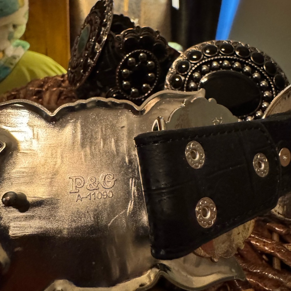Black and Silver Western Style Belt - Picture 8 of 10